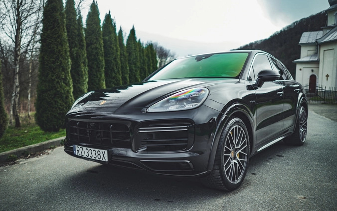 Porsche Cayenne cena 595000 przebieg: 54000, rok produkcji 2019 z Sanok małe 254